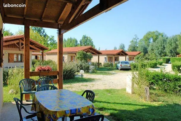 Camping Hotel Lacs de Courtès à Estang France