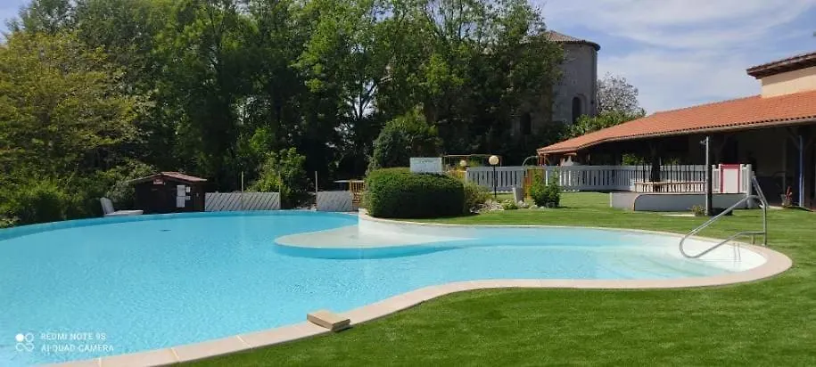 Hotel Lacs de Courtès à Estang