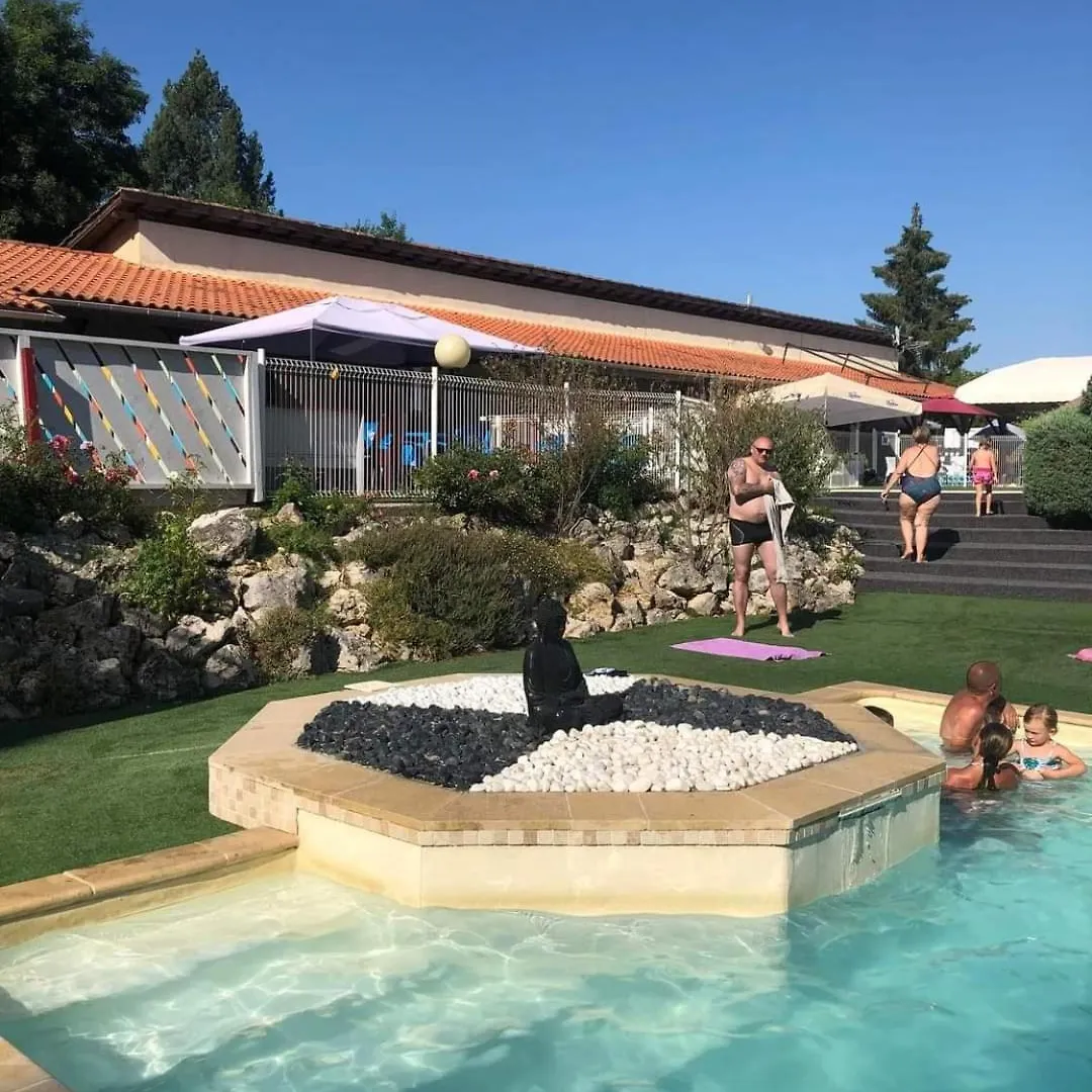 Hotel Lacs de Courtès à Estang